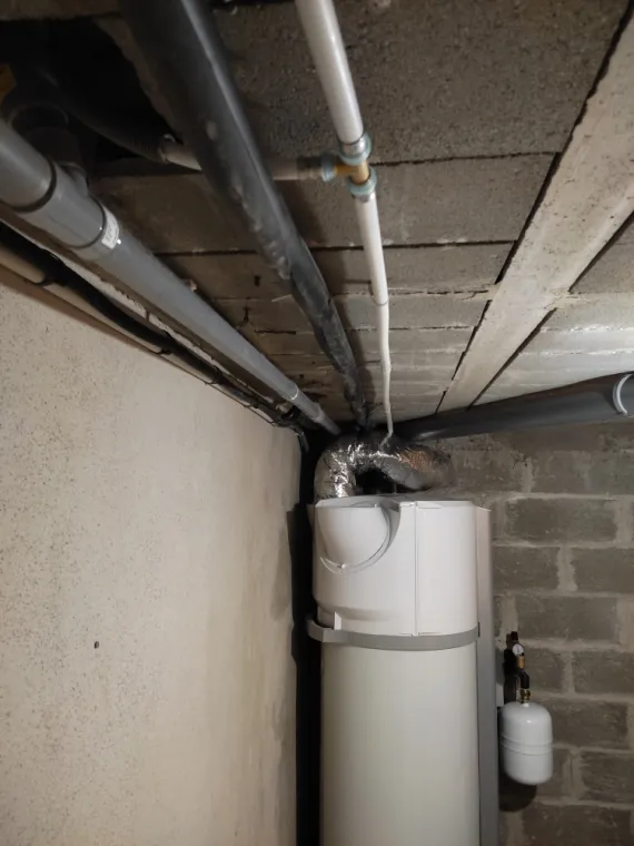 Installation ballon thermodynamique avec rejet d'air gainé - Joué-les-tous - GREEN THERMIQUE